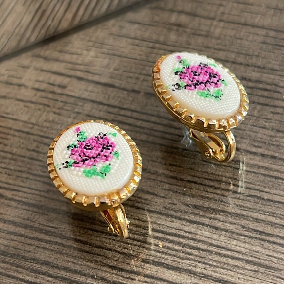 Vintage Faux Petit Point Purple Rose Clip Earrings - Picture 16 of 16